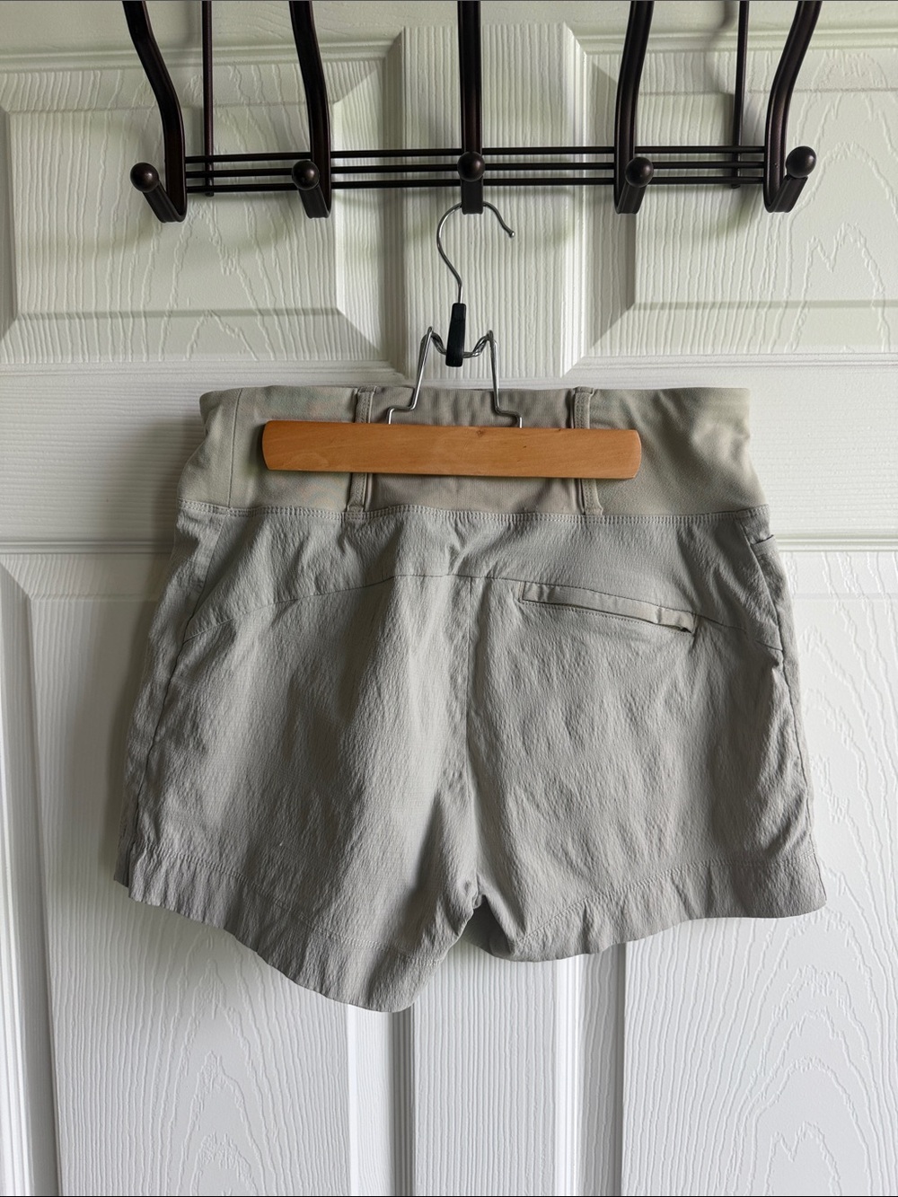Athleta Trekkie Short Khaki Color - Picture 3 of 4